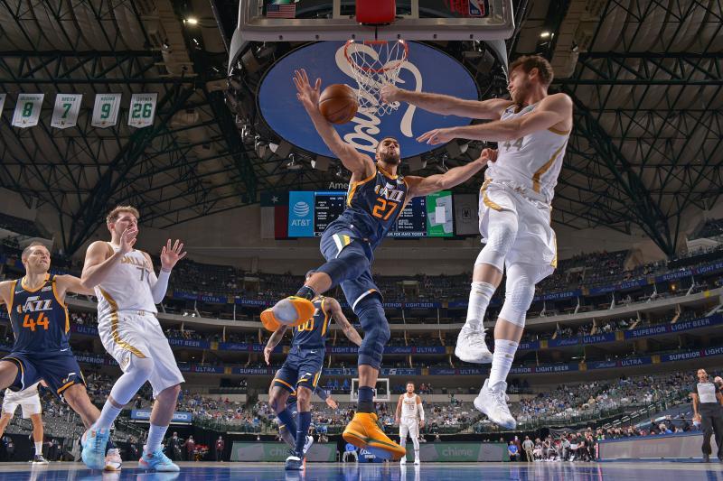  独行侠东契奇三双力克爵士  